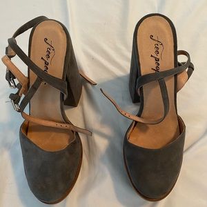 Free people NWOB Remi suede gray platform heel